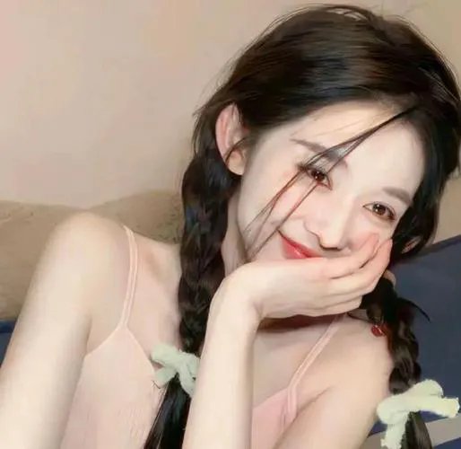 院子里的女人